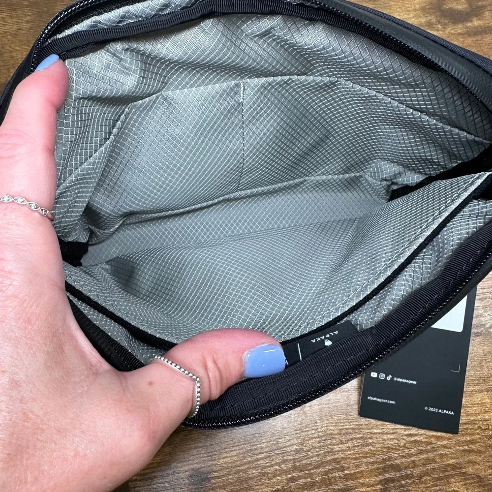 NEW ALPAKA Flight Sling 2L Black Axoflux 210D Ripstop Nylon Travel Crossbody Bag